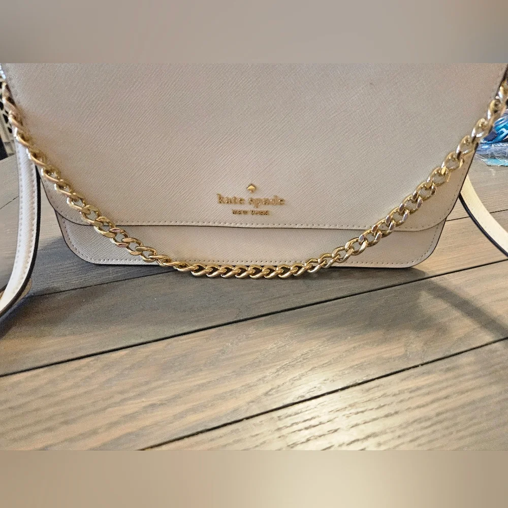 Kate Spade Ivory Crossbody Bag with Gold Chain NWT - Picture 2 of 11